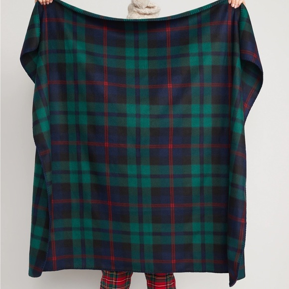 NWT OLD NAVY Patterned Microfleece Blanket  Color: Green & Blue Plaid - Picture 2 of 2